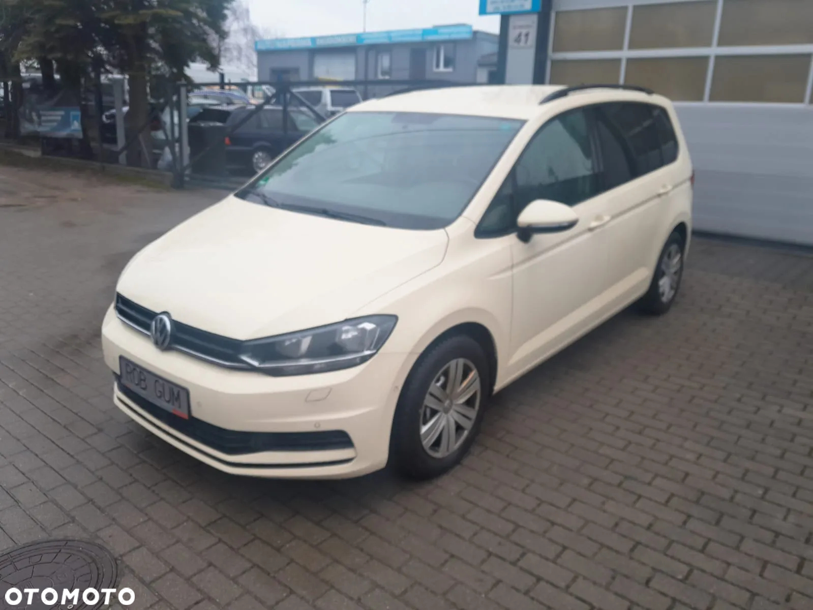 Volkswagen Touran - 3
