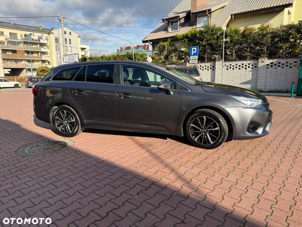 Toyota Avensis 2.0 D-4D Premium - 2