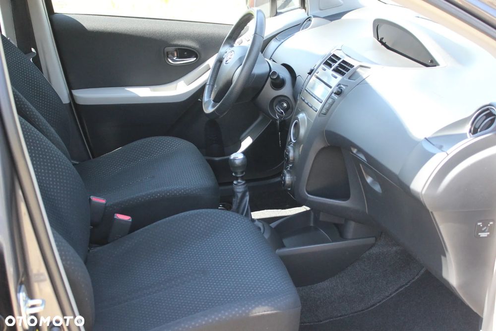 Toyota Yaris 1.33 VVT-i Executive - 23