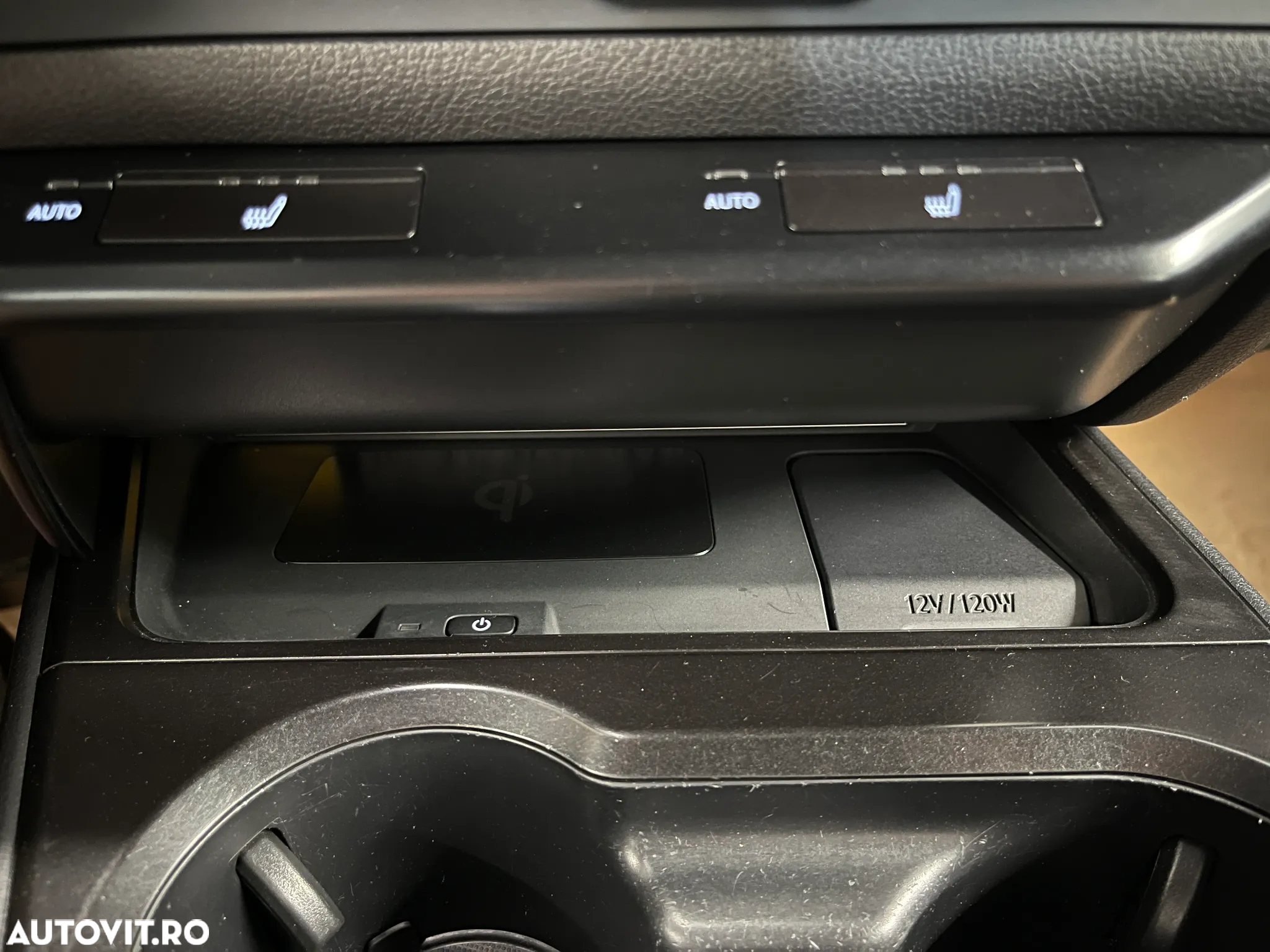 Lexus UX 250h (E-FOUR) Luxury Line - 23