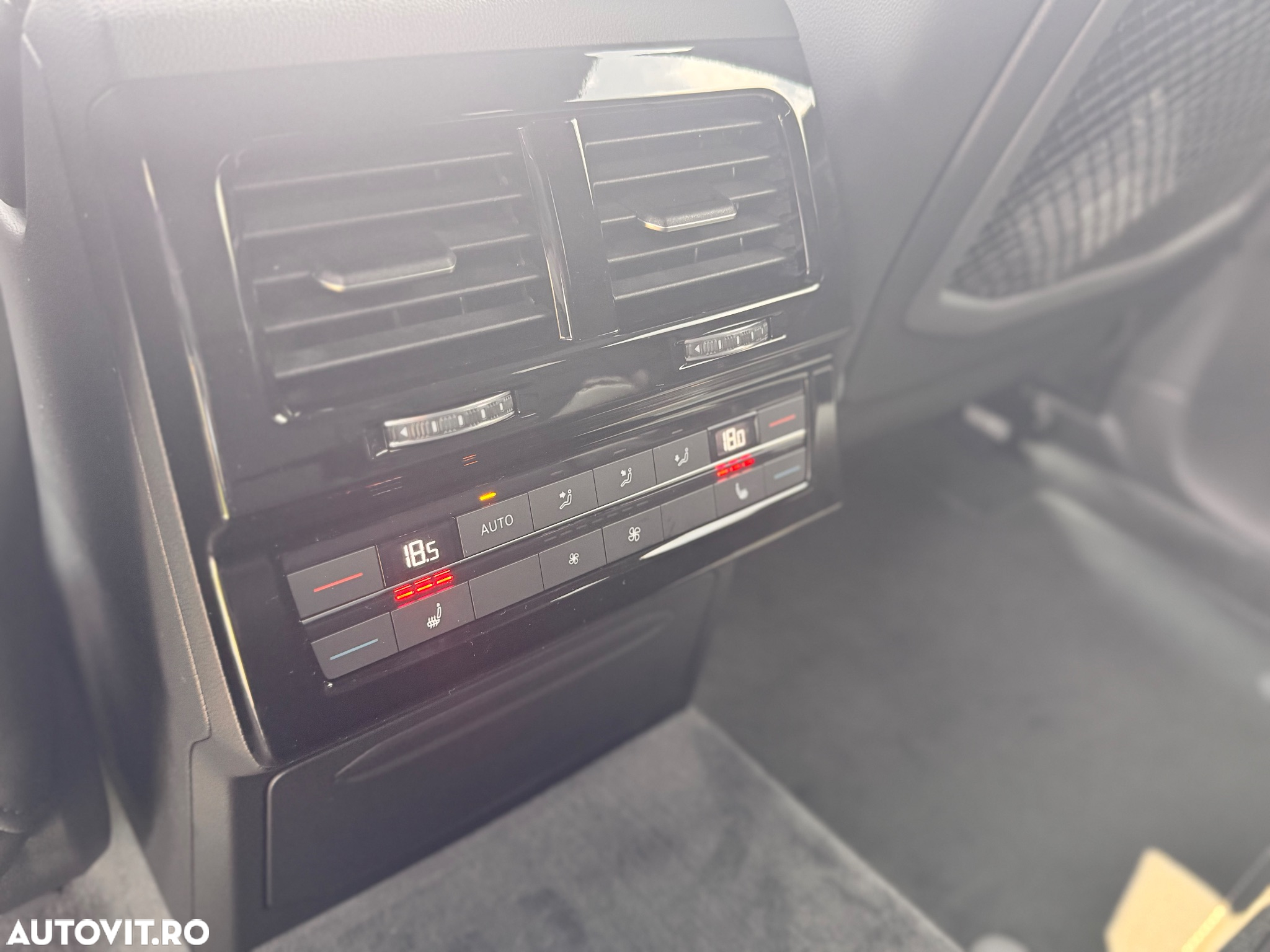 Volkswagen Touareg V6 TDI 4MOTION R-Line - 12