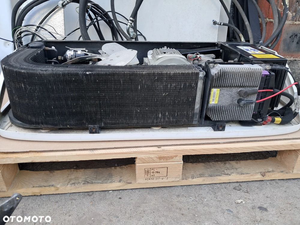 CARRIER Xarios 350 2022r. + prąd 230 V - 11