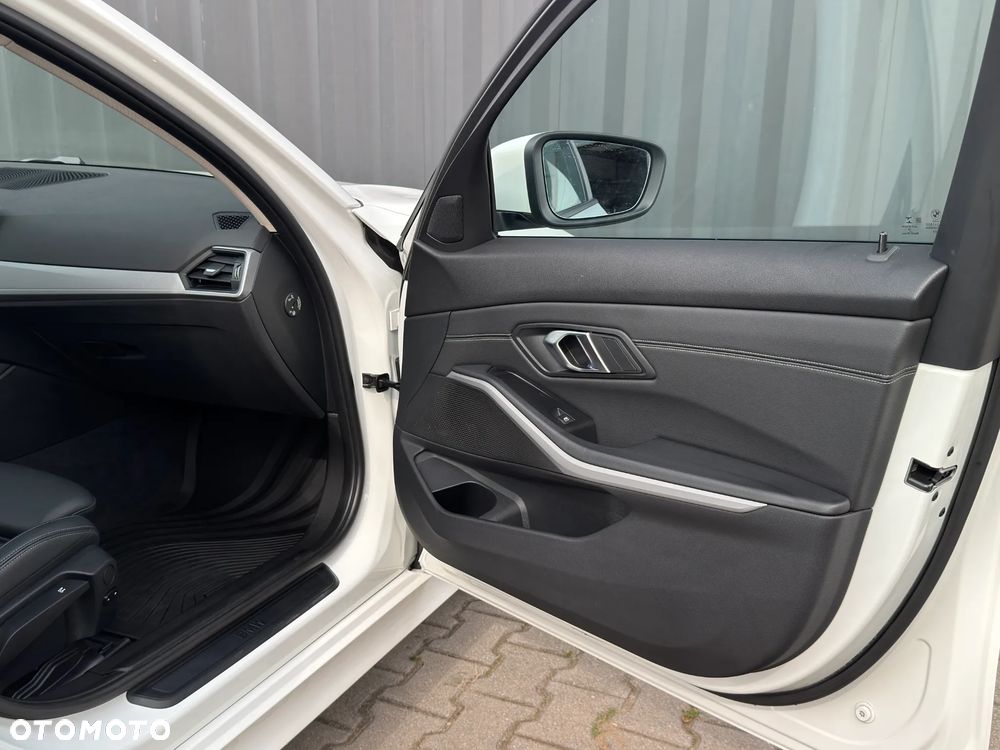 BMW Seria 3 320d xDrive - 18