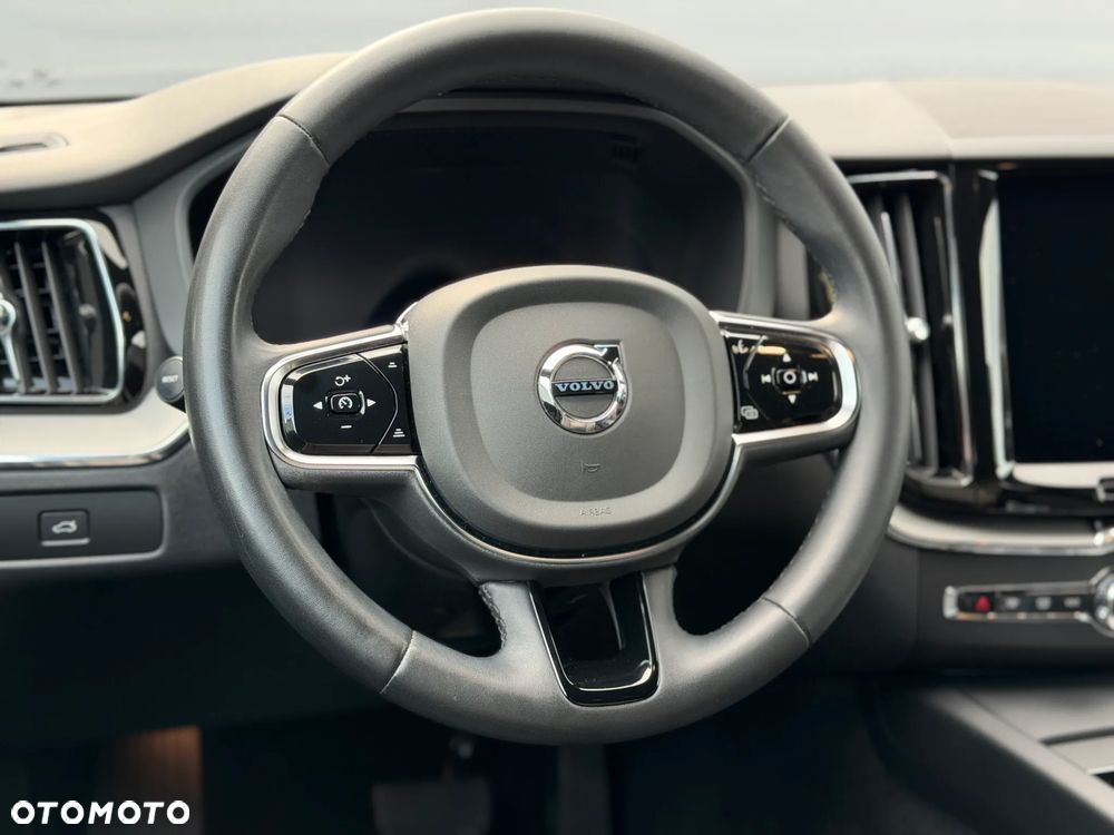 Volvo XC 60 B4 D Plus Dark - 13