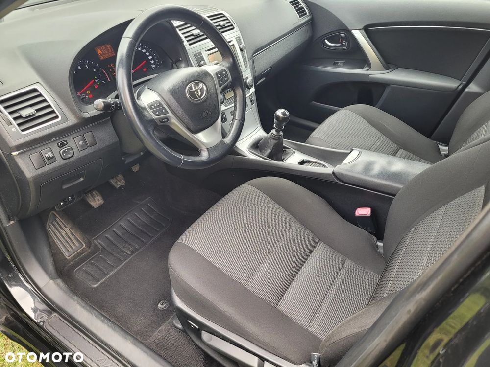 Toyota Avensis 1.6 Premium - 9