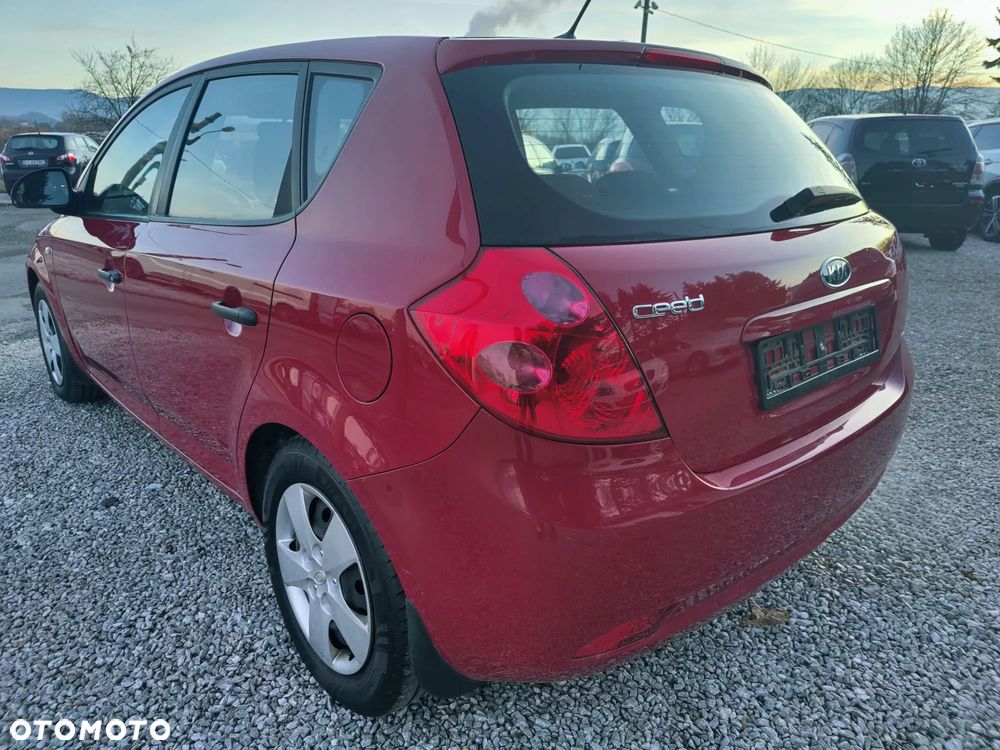 Kia Ceed - 4