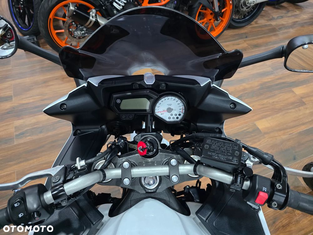 Yamaha FZ - 16