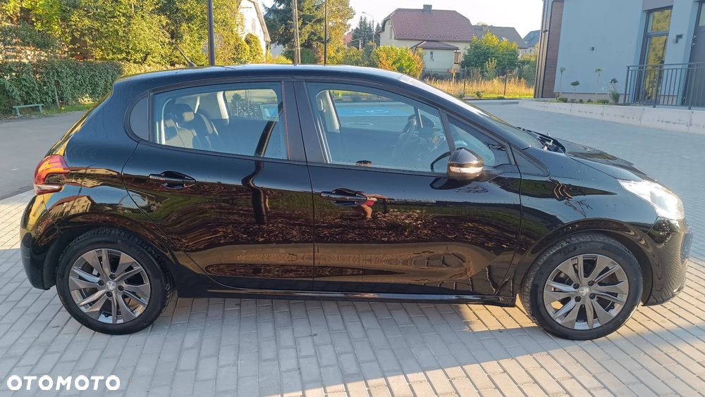 Peugeot 208 - 18