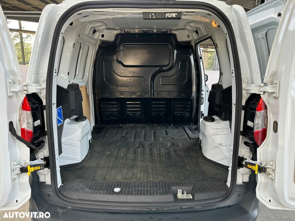 Ford Courier Van - 11