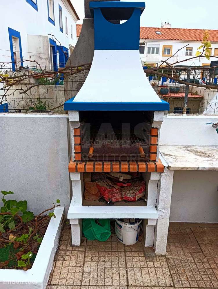 Moradia T3 Duplex com Jardim e Churrasqueira em Porto Covo - Grande imagem: 2/14