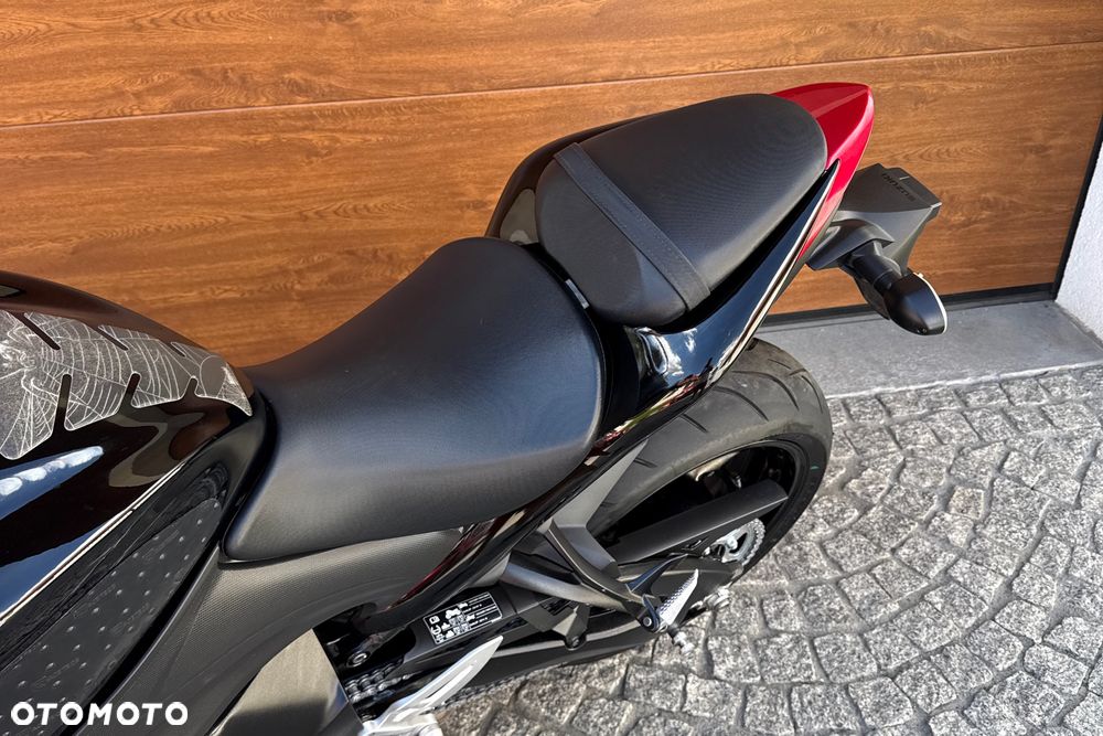 Suzuki GSX - 26