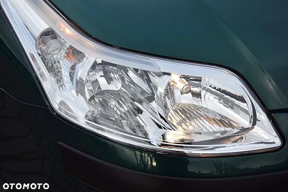 Citroën C4 1.4 16V Advance - 33