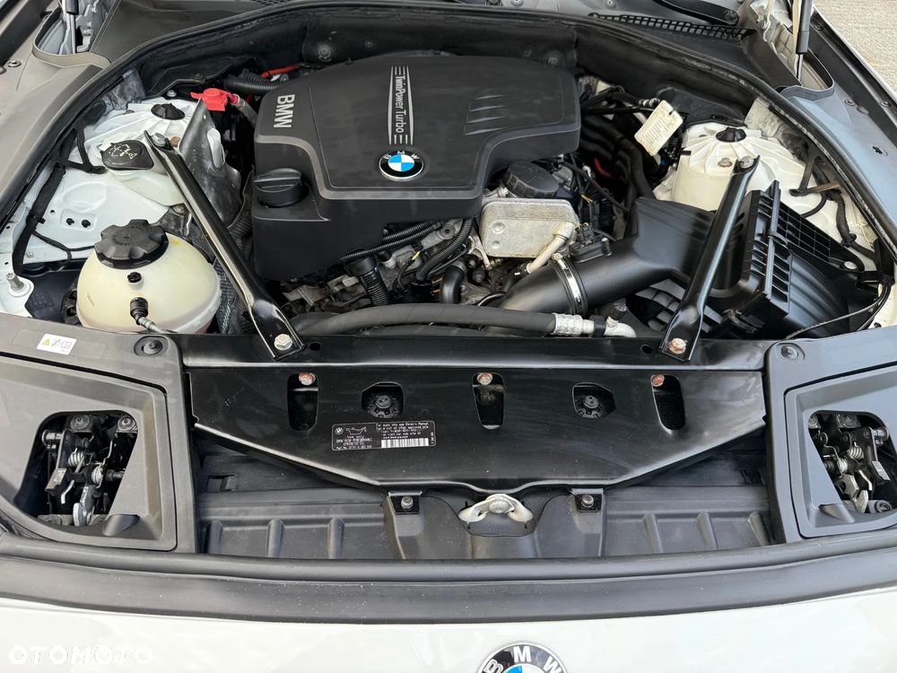 BMW Seria 5 528i Luxury Line - 12