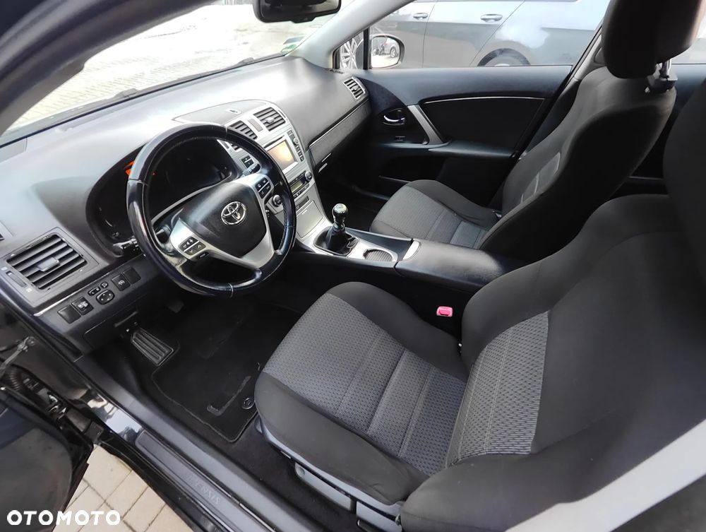 Toyota Avensis - 10