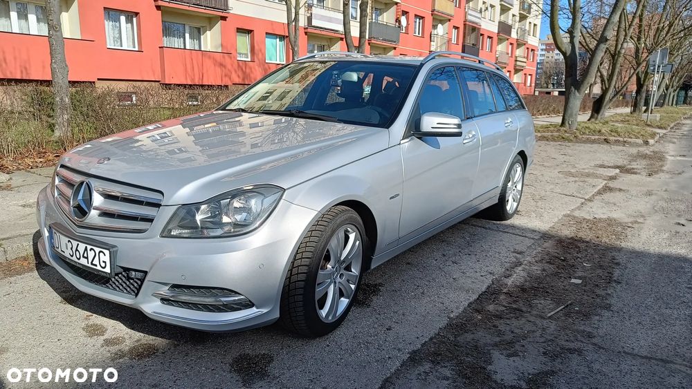 Mercedes-Benz Klasa C 180 CGI BlueEFFICIENCY Avantgarde - 8