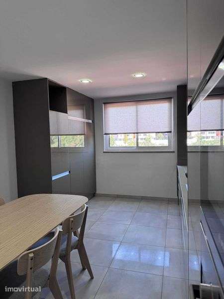 Apartamento T2 Moderno e Luminoso em Excelente Localização - Grande imagem: 2/12