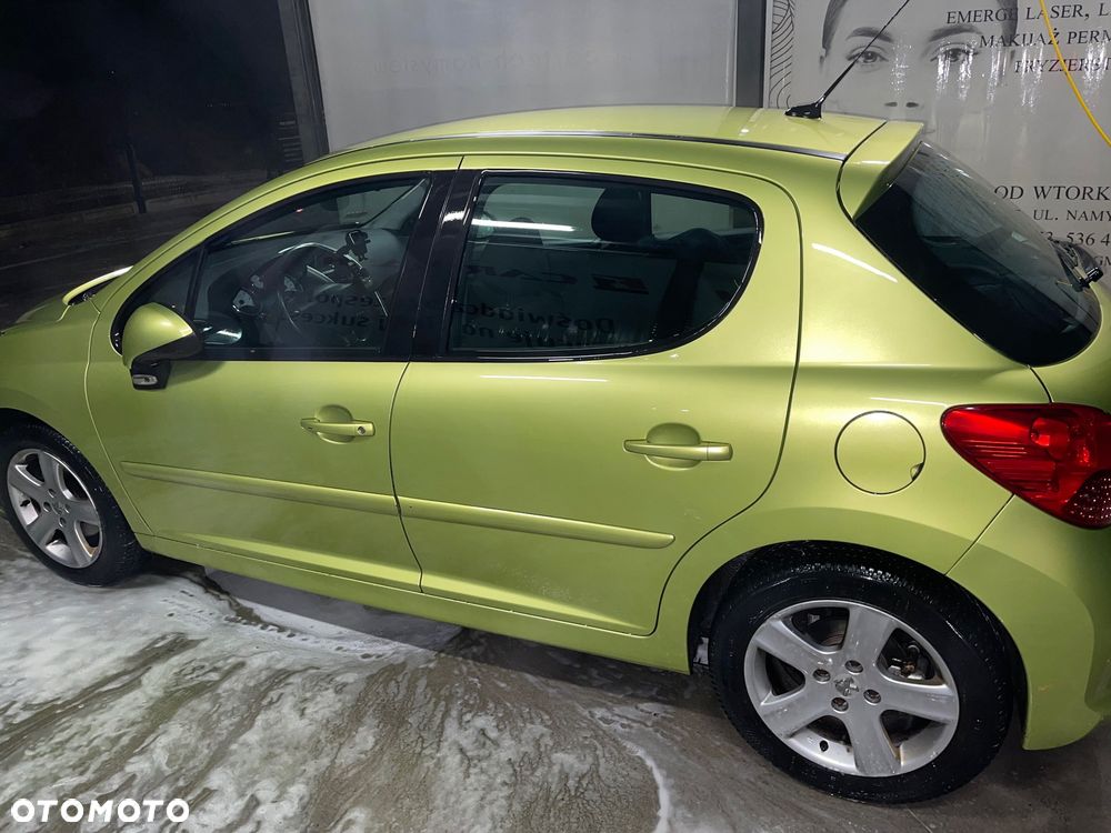 Peugeot 207 - 1