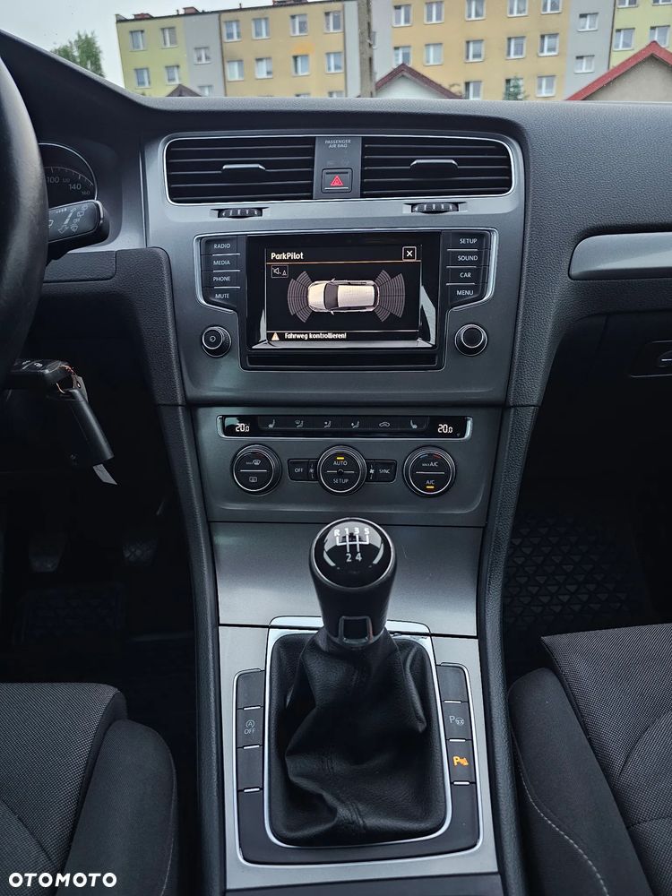 Volkswagen Golf 1.6 TDI DPF Highline - 14