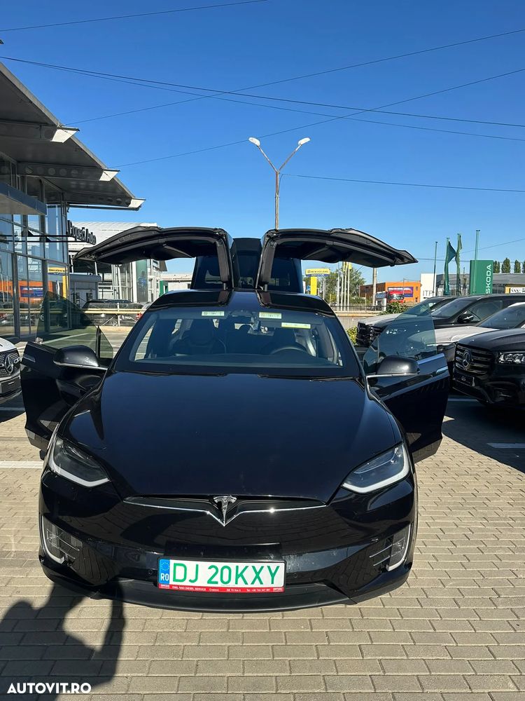 Tesla Model X - 1