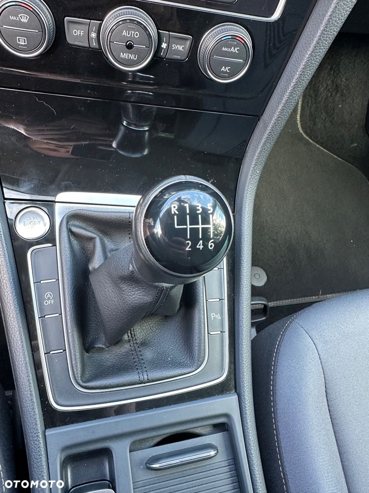 Volkswagen Golf 2.0 TDI BlueMotion Technology Cup - 26