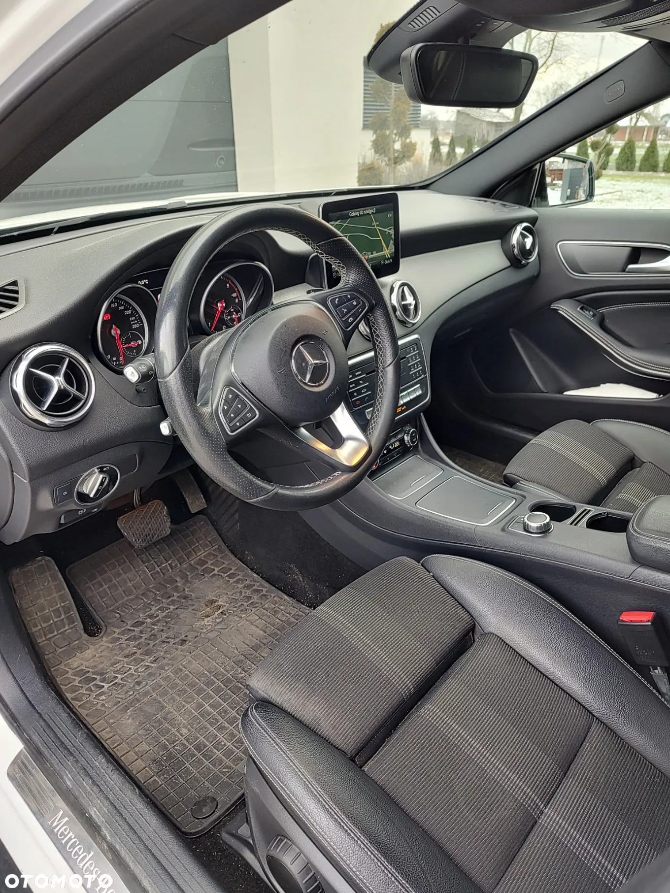 Mercedes-Benz GLA 180 d 7G-DCT - 11