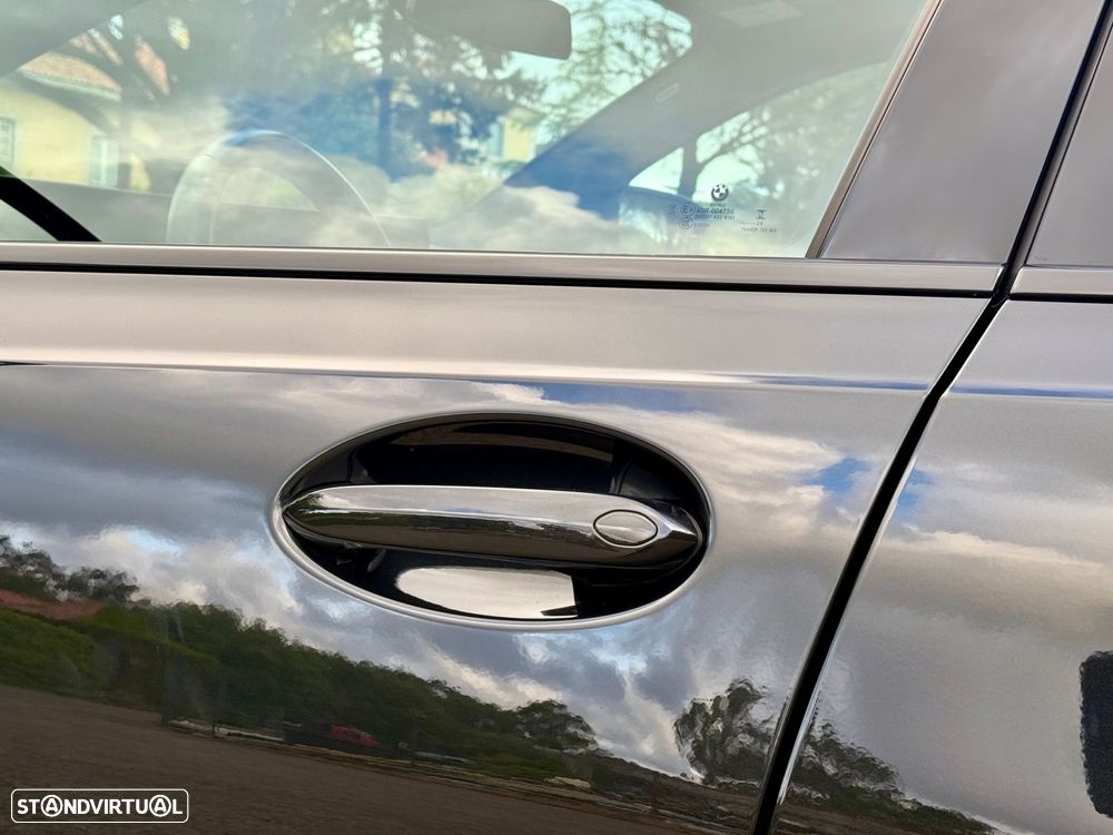 BMW 330 e Pack Desportivo M Pro Auto - 22