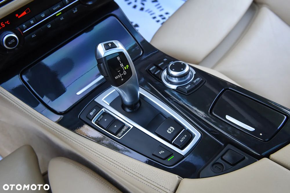 BMW Seria 5 525d Luxury Line - 38