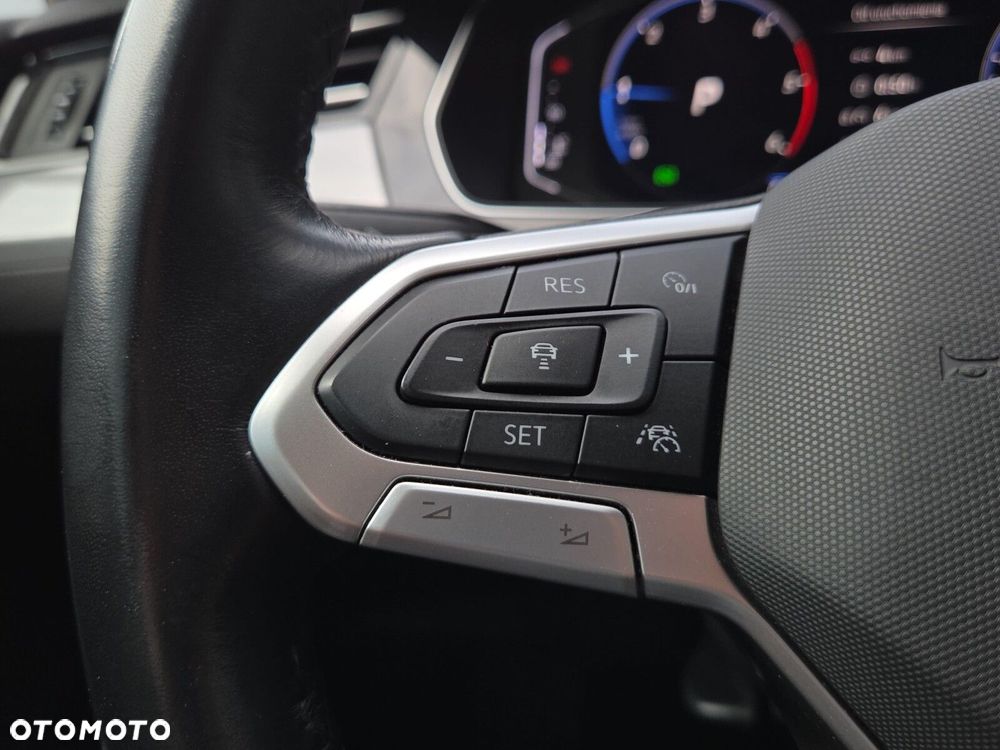 Volkswagen Passat Variant 2.0 TDI EVO Essence DSG - 17