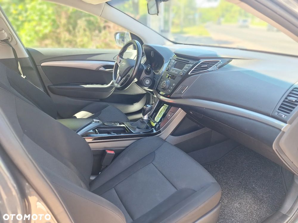 Hyundai i40 Kombi blue 1.6 Trend - 21