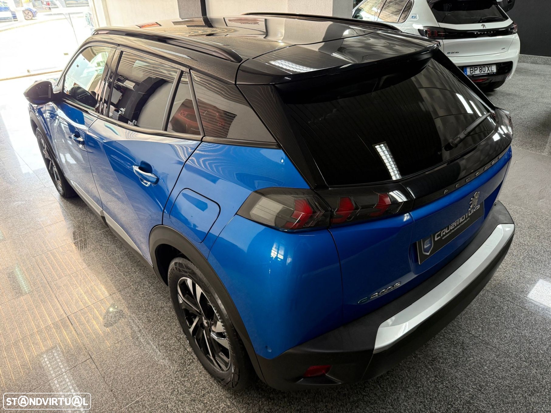 Peugeot e-2008 50 kWh GT - 4