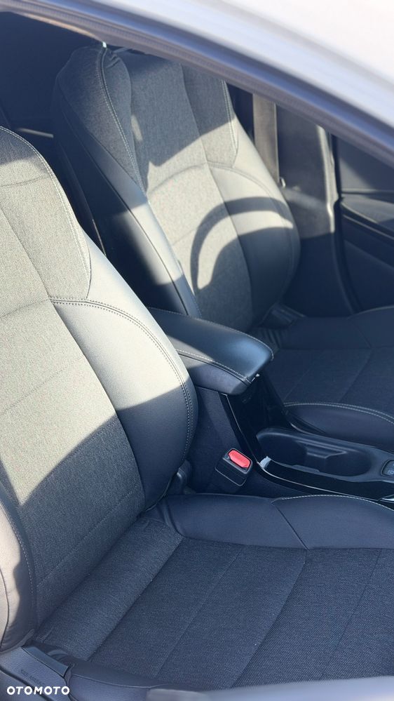 Toyota Corolla 1.8 Hybrid Executive - 26