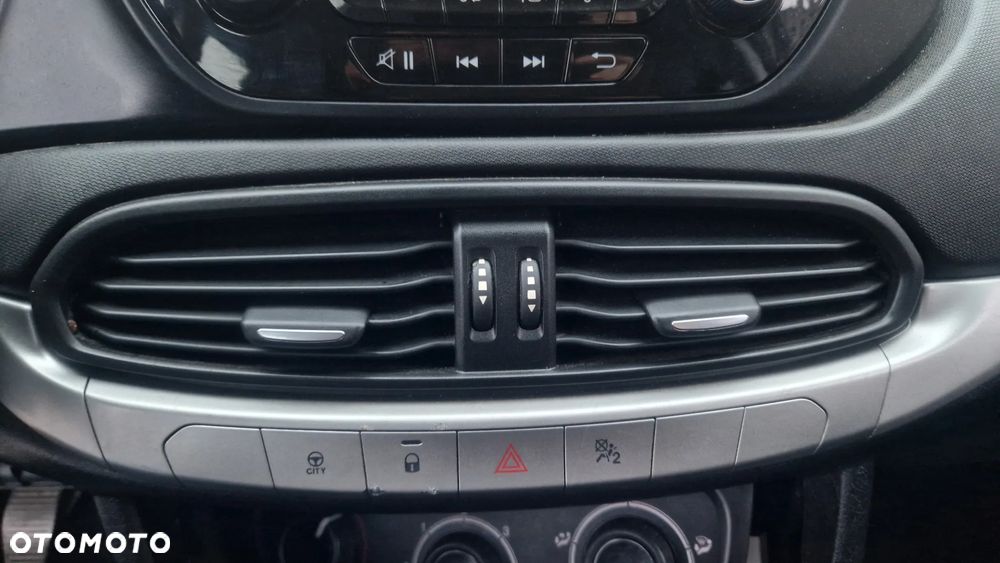 FIAT TIPO II KRATKA NAWIEWU ŚRODKOWA - 1