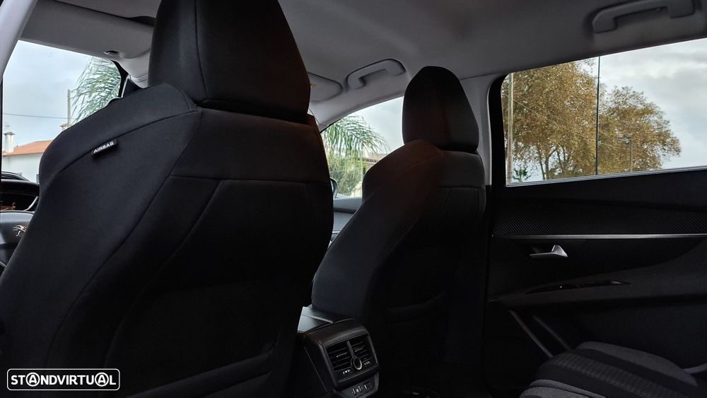 Peugeot 5008 1.5 BlueHDi Allure EAT8 - 36