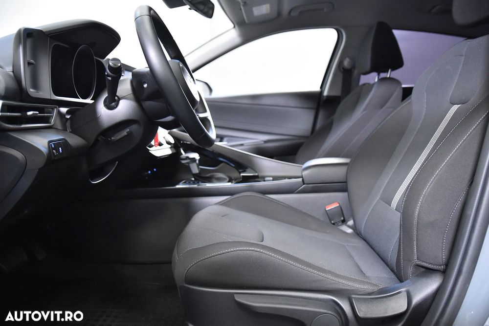 Hyundai Elantra - 24