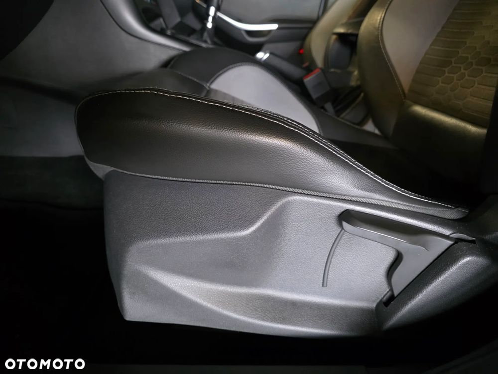 Ford Focus Turnier 2.0 EcoBoost ST - 12
