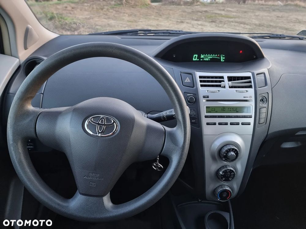 Toyota Yaris 1.0 VVT-i - 15