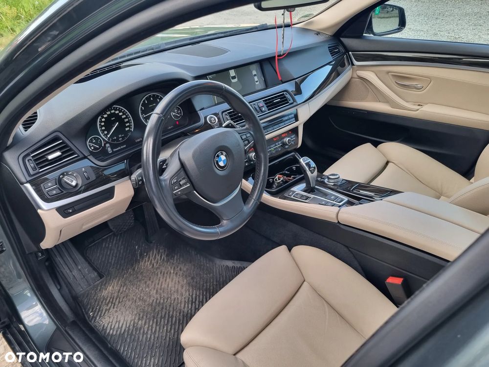 BMW Seria 5 528i Sport-Aut Luxury Line - 19