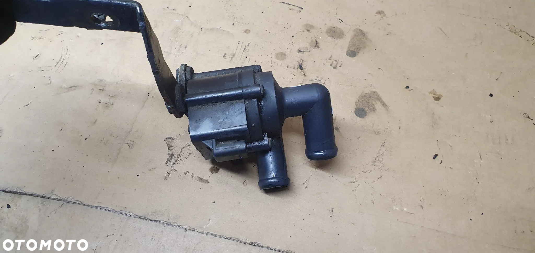 Dodatkowa pompka obiegu wody elektrozawór VW Passat B6 2.0 TDI 5N0965561 - 3