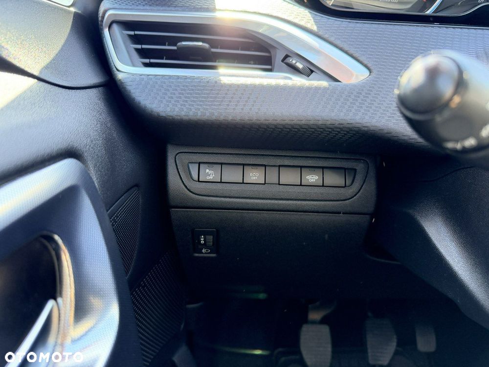 Peugeot 2008 1.2 Pure Tech GPF Allure S&S - 26