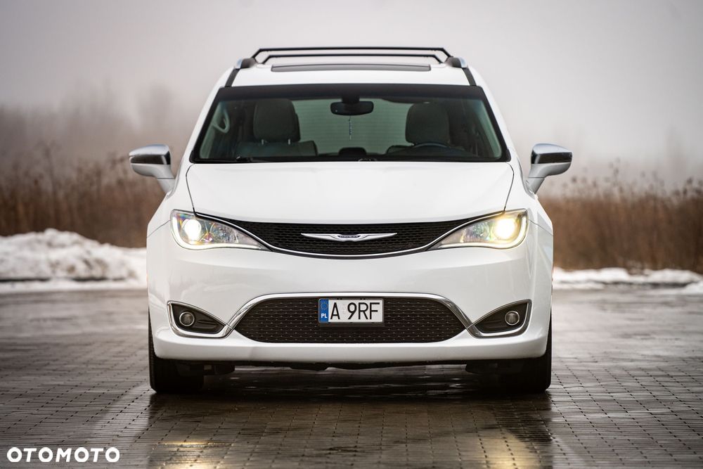 Chrysler Pacifica - 2