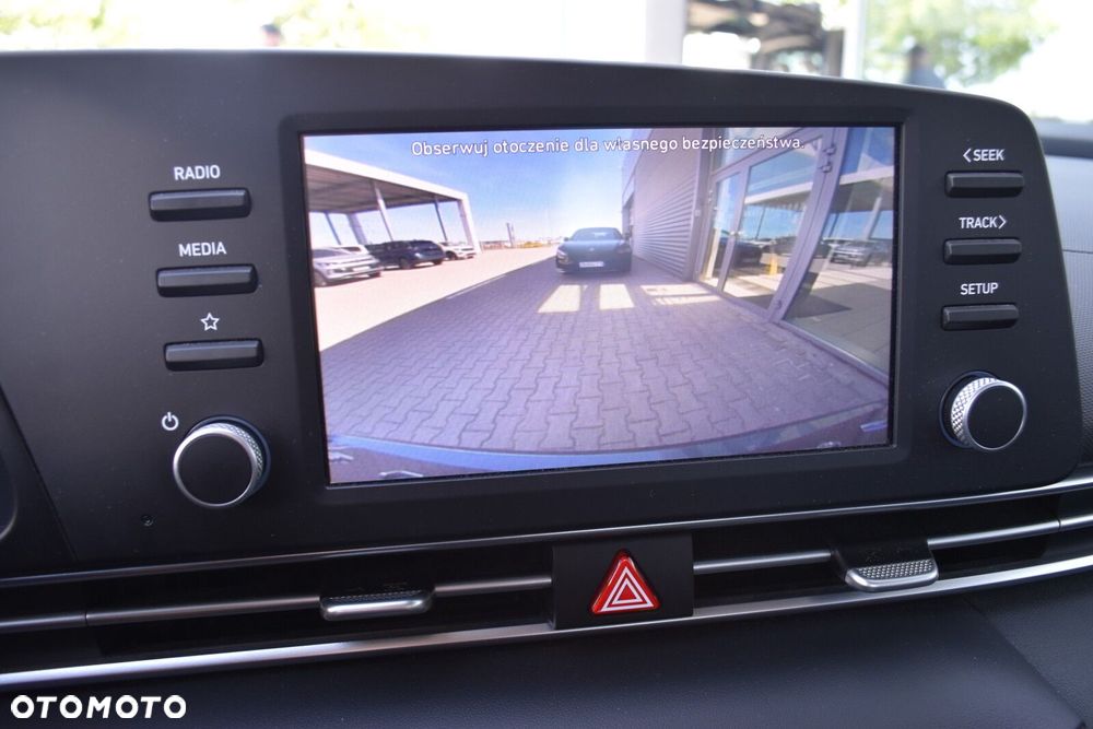 Hyundai Elantra 1.6 Smart - 16