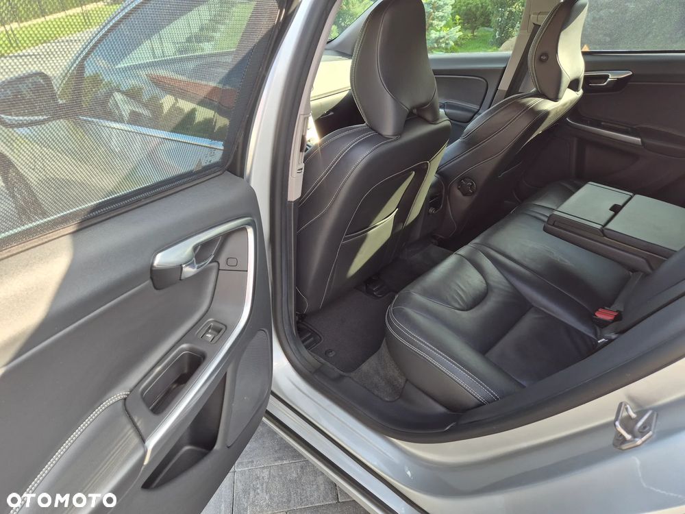 Volvo V60 D6 AWD Plug-in Hybrid Summum - 12