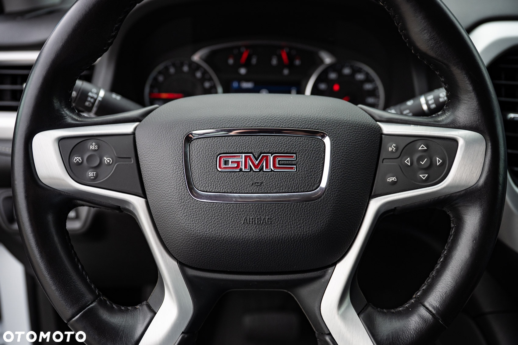 GMC Acadia - 16