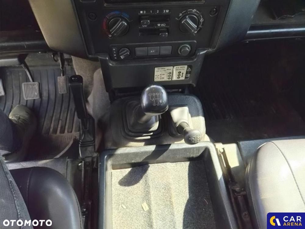 Land Rover Defender - 35