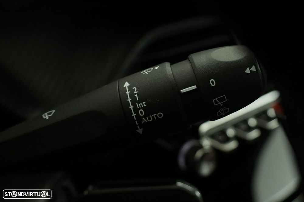 Peugeot 2008 1.2 PureTech Allure - 17