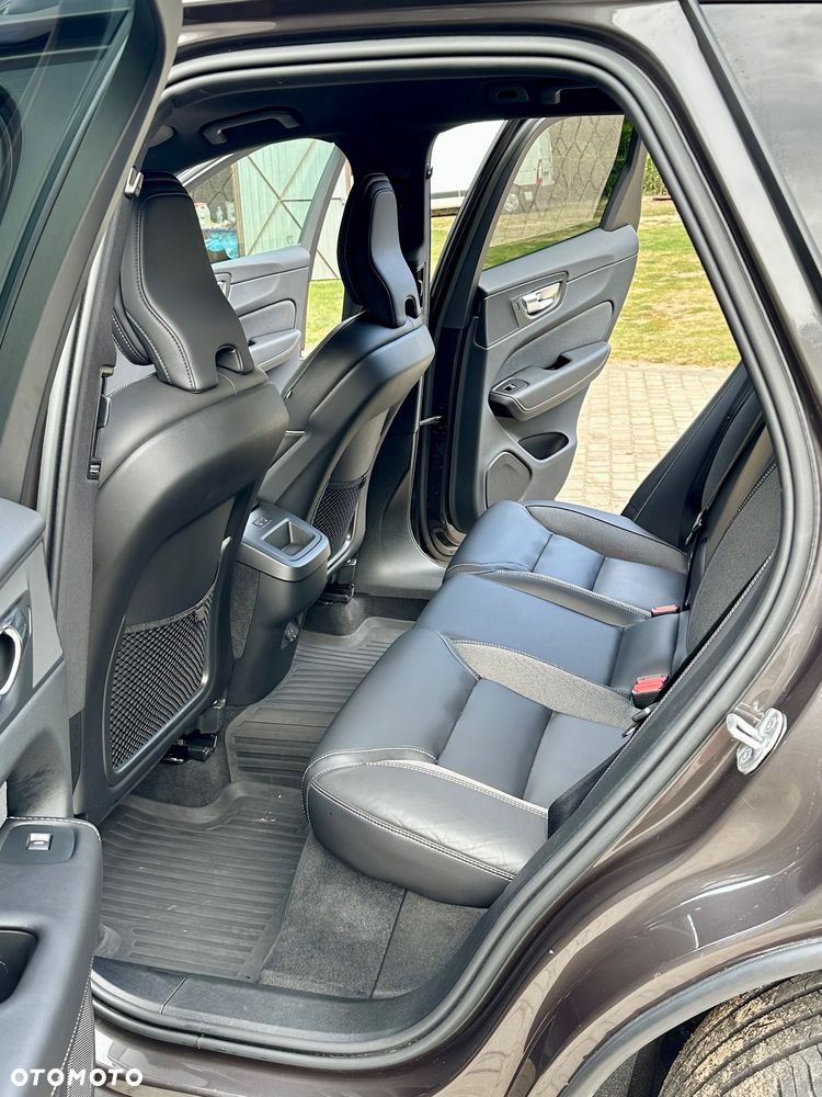 Volvo XC 60 B4 D AWD R-Design - 31
