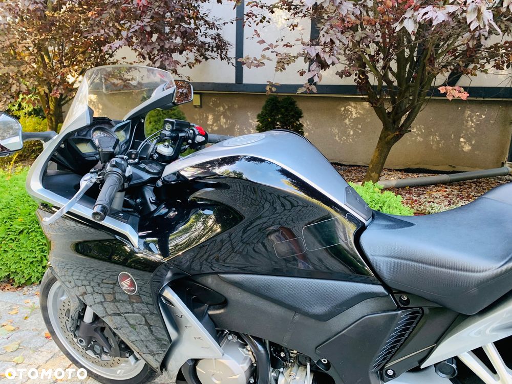Honda VFR - 16