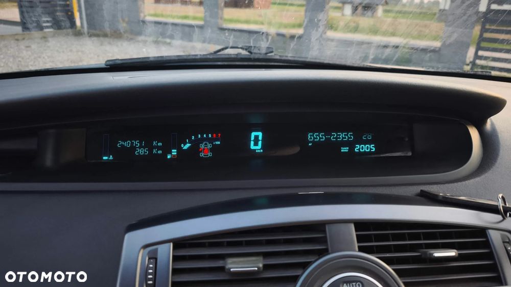 Renault Scenic 2.0 16V Emotion Plus - 11