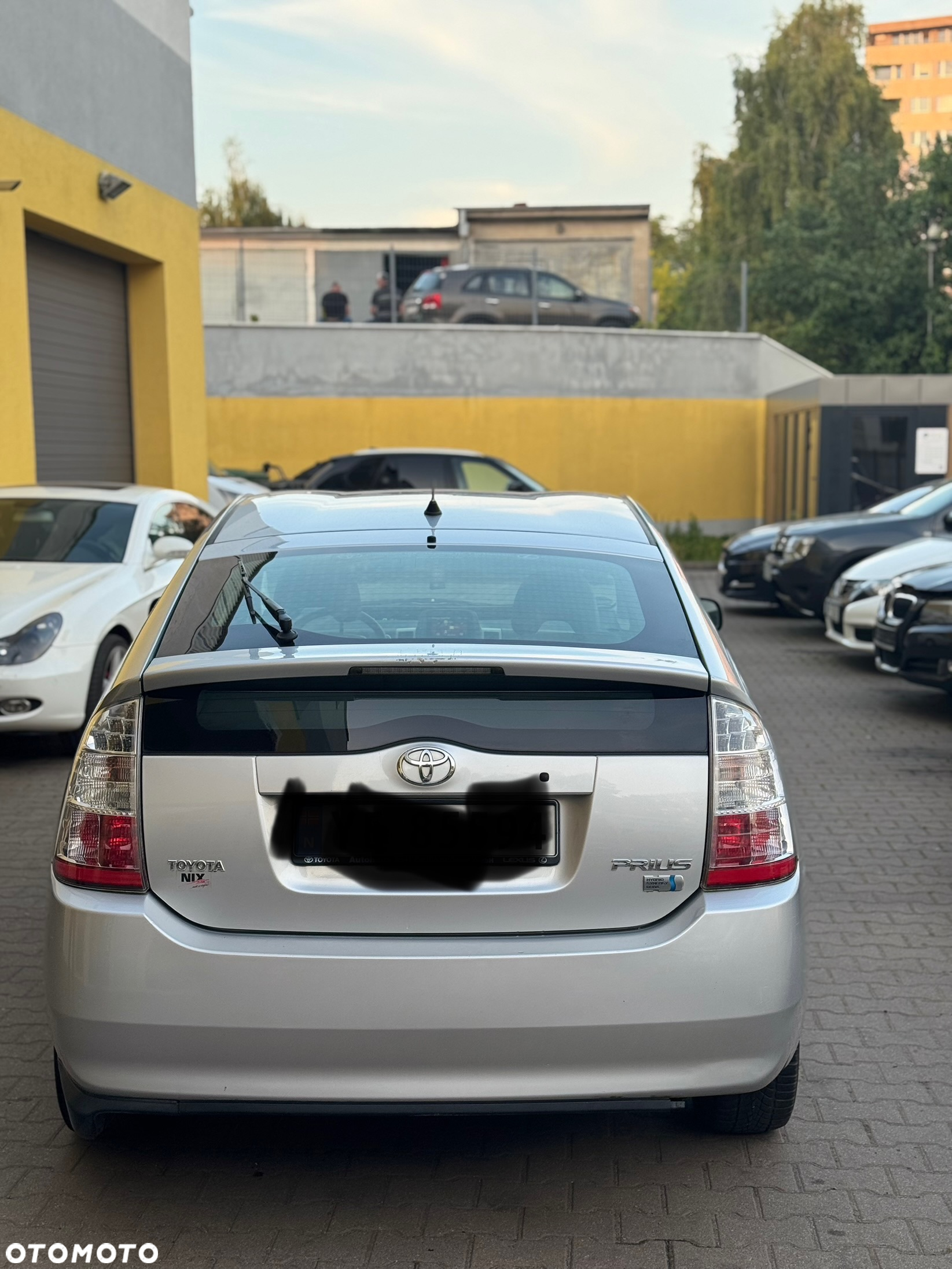 Toyota Prius (Hybrid) Executive - 3