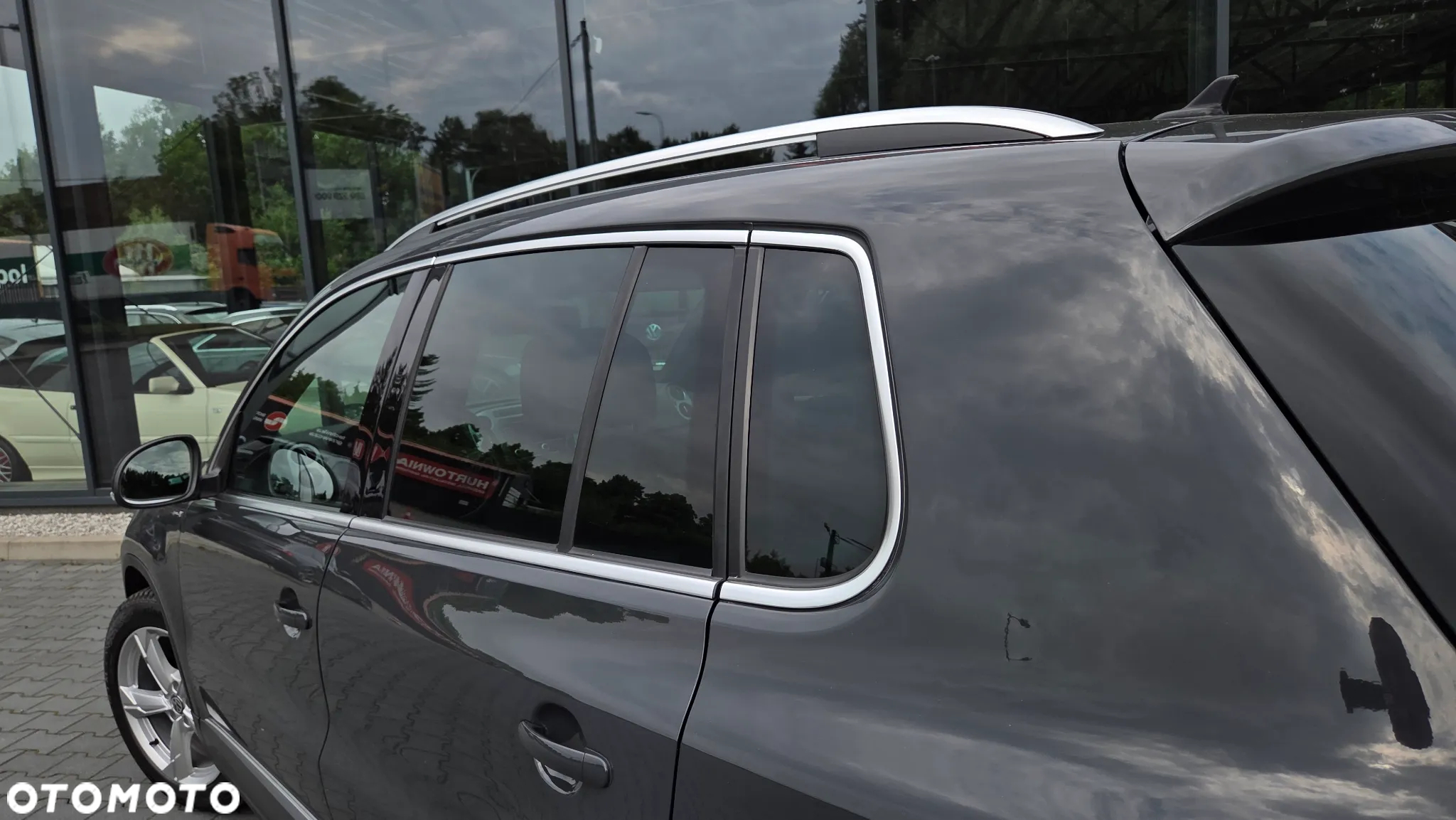 Volkswagen Tiguan 2.0 TDI DPF BlueMotion Technology Lounge Sport & Style - 33